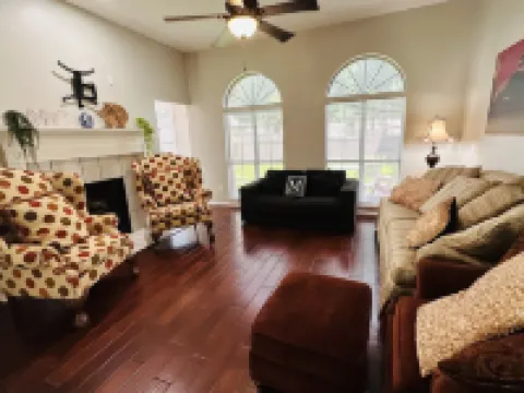 Momo's 3BD/2BA Frisco entire house