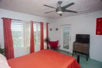 80 Degrees Plus Year Round, 5 Mins to Beaches and Frederiksted Town Hotels in Northwest