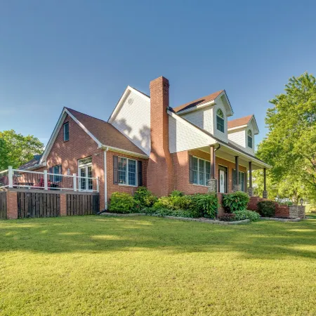 Spacious Greenbrier Vacation Rental on ~ 4 Acres!