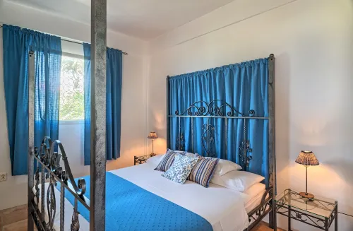 Caribbean Sea View Holiday Apartments - parking