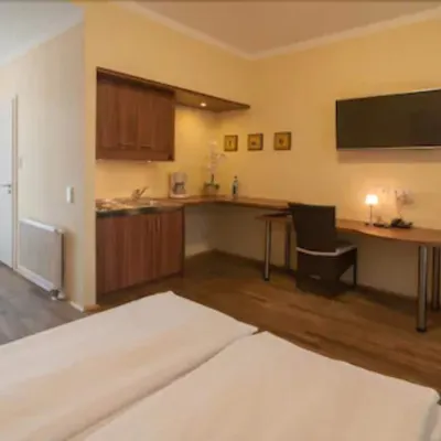 GuestHouse Heidelberg Отели рядом с достопримечательностью «Рыночная площадь (Marktplatz)»