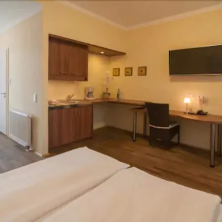 GuestHouse Heidelberg Отели рядом с достопримечательностью «Рыночная площадь (Marktplatz)»
