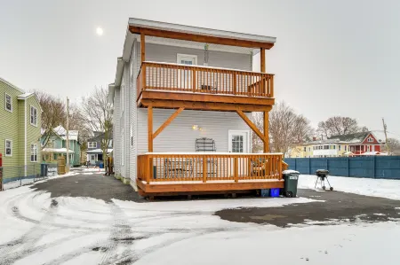 2 Mi to Syracuse University: Apt w/ Fire Pit Отели рядом с достопримечательностью «The Oncenter»