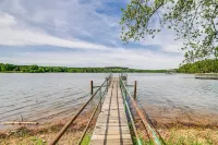 Modern Kentucky Lake Home w/ Deck, Dock, View - Alojamientos