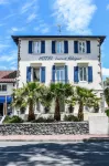 Logis Hôtel & Restaurant la Villa Bleue Hotels near La Foret aux Lapins