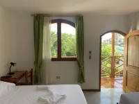 オスタル ホワイト ハウス ガラパゴス のホテル