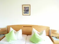 Gasthof-Pension-Metzgerei Jäger Hotels in Roding