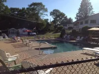 Drake's Island Resort & Cottages - Pools