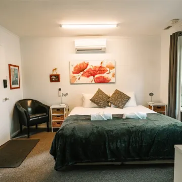 Alpine Riverside Cottages