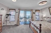 Beautiful Lakeview Chateau With Stunning Views 3 Bedroom Home - 3-Star