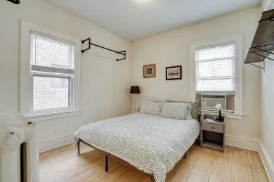 Bright Minneapolis Apartment - 1 Mi to Downtown!