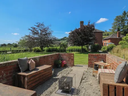 Tirallen Отели в г. Ллансауэл