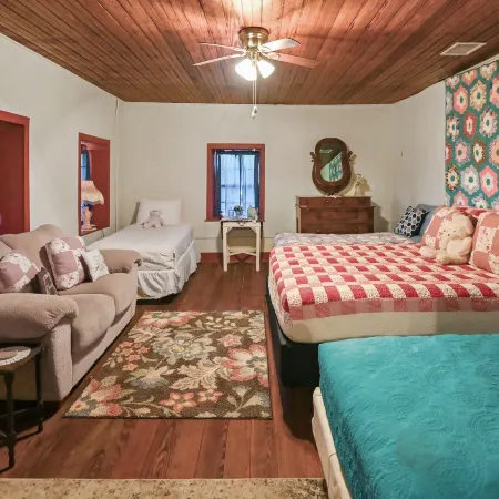 Stein Haus Ranch 4 Bedroom Home by RedAwning