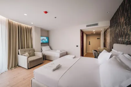 Ermes Hotel Отели рядом с достопримечательностью «Venetian Tower of Durrës»