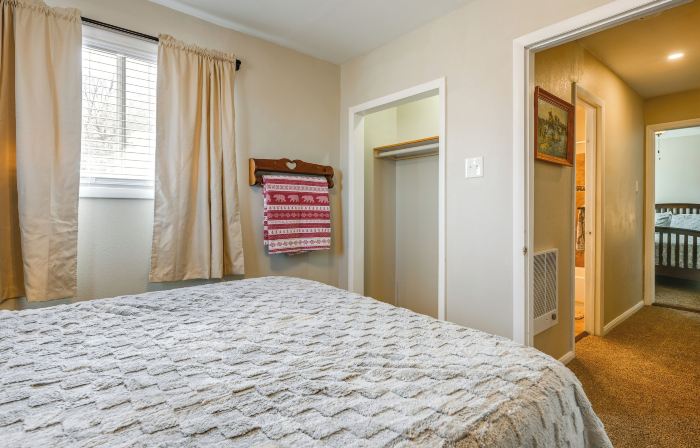 8 Mi to Hiking: Home w/ Patio in Dtwn Pioche