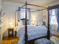 Daniel Stebbins B and B Hotels in Hampshire County