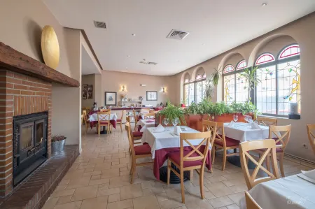 Hotel Vivar Отели рядом с достопримечательностью «Glorieta yuncos»