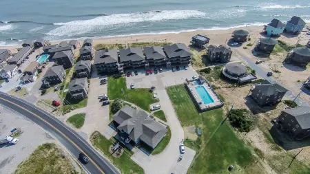 Lighthouse View Oceanfront Lodging