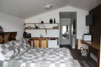 Orca Lodge - parking
