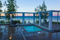 Bluefin Bay on Lake Superior - Pools