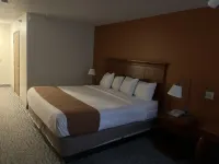 Regency Inn & Suites - parking