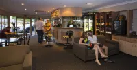 James Street Motor Inn - Barer