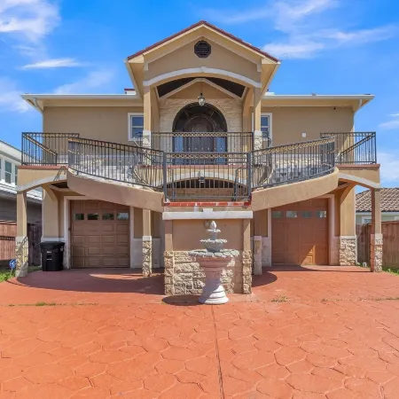 Charming 2 Story Retreat 2 Bedroom Home by RedAwning