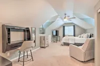 Crystal Bay Home w/ Fireplace Near Ski Resorts - 홈스테이