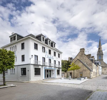 Hôtel Spa de La Citadelle Lorient Отели в г. Плуинек