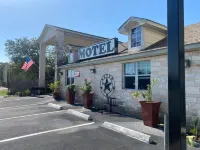 Cedar Creek Inn فنادق في Burnet