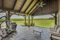 Patio and Yard Newly Built Retreat in Ronks! - parking