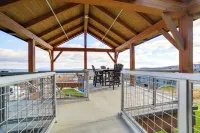 Ski-in/out Townhome w/ Views at Okemo Resort! - Homestays