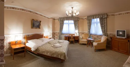 Hotel Garden Отели в г. Львувек-Слёнски