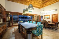 Vista Sirena: Expansive Ocean View 4 bedroom / 4.5 bath home above Dominical - breakfast
