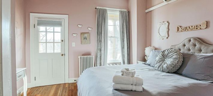 The Serendipity Suite Hotels in Staunton