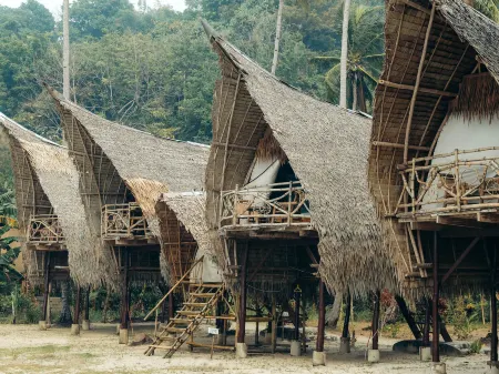 Isla - The Island Experience Отели рядом с достопримечательностью «Накпан Бич»