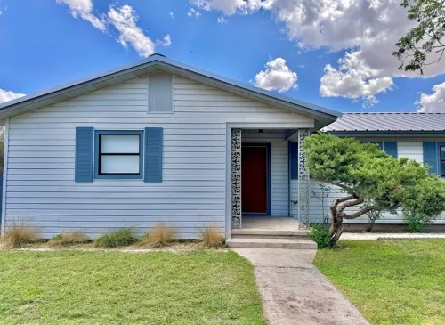 Summer House: 3-bedroom with WiFi, AC in Marfa