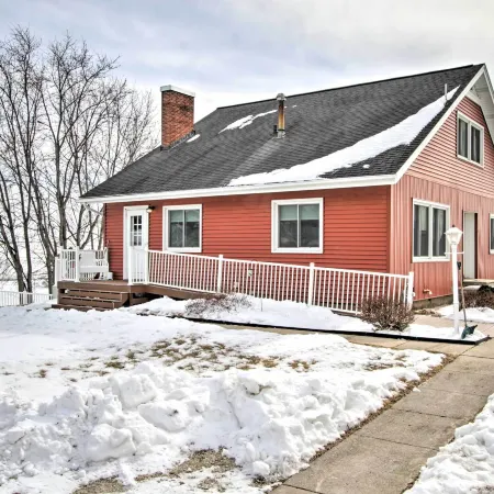 Cozy Postville Retreat w/ Fireplaces & Yard!