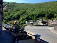 Hôtel les Boucles de Meuse فنادق في Montherme