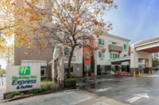 Holiday Inn Express & Suites BERKELEY by IHG