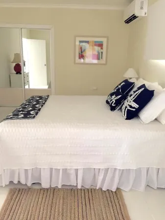 Beach Apartment steps from mangel halto beach