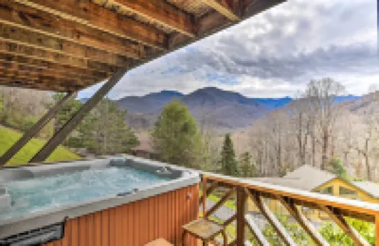 Best Location - Maggie Valley Cabin w/ Hot Tub!