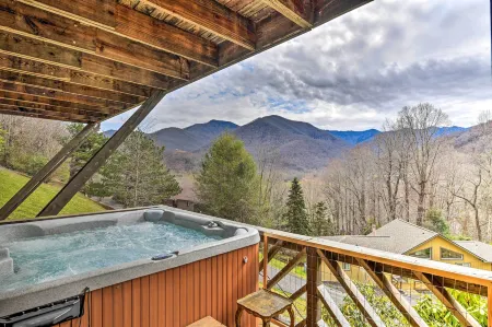 Best Location - Maggie Valley Cabin w/ Hot Tub!