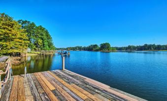 Cozy Toledo Bend A-Frame w/ Waterfront Views!