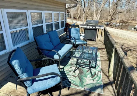 Peaceful lake retreat at the Lake of the Ozarks