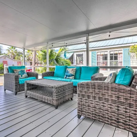 2.5 Blocks to Beach! ‘Miramar Tropical Cabana'