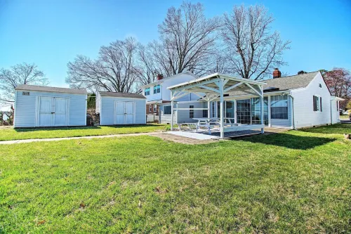 Refreshing Colonial Beach Vacation Rental! - WiFi