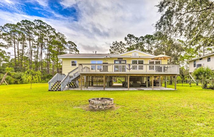 Waterfront Home Spectacular on-Site Fishing!