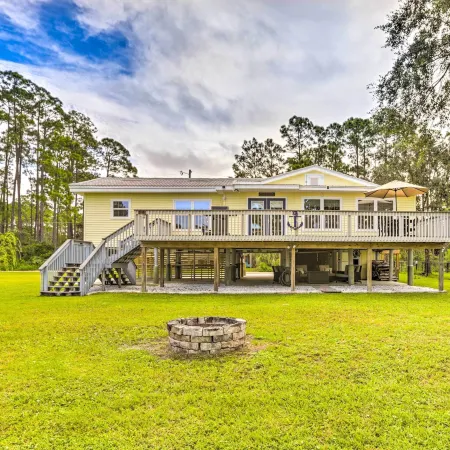 Waterfront Home Spectacular on-Site Fishing!