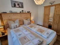 Cafe Altmühl, Ferienwohnungen Gästehaus Krimhilde Direkt am Wasser Hotels in Bad Gogging